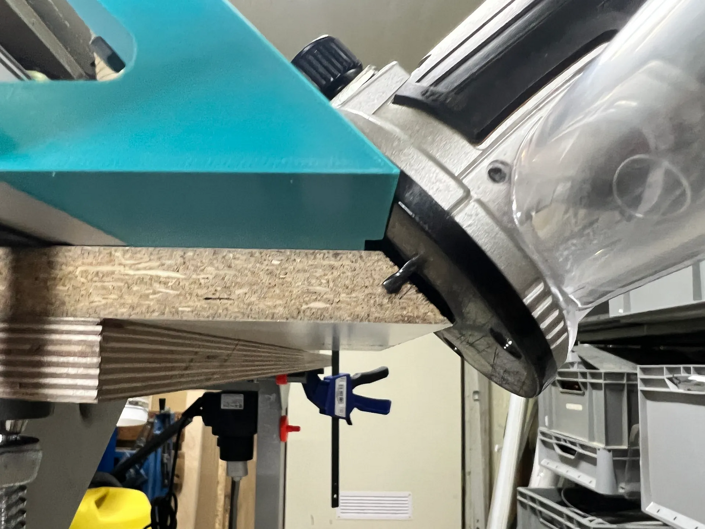 Makita RT0702C frees adapter 45° connectie