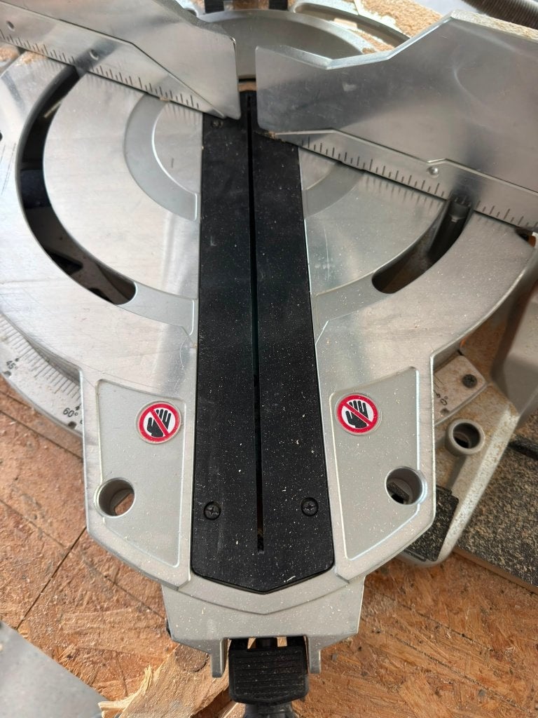 Zero Clearance Makita DLS111